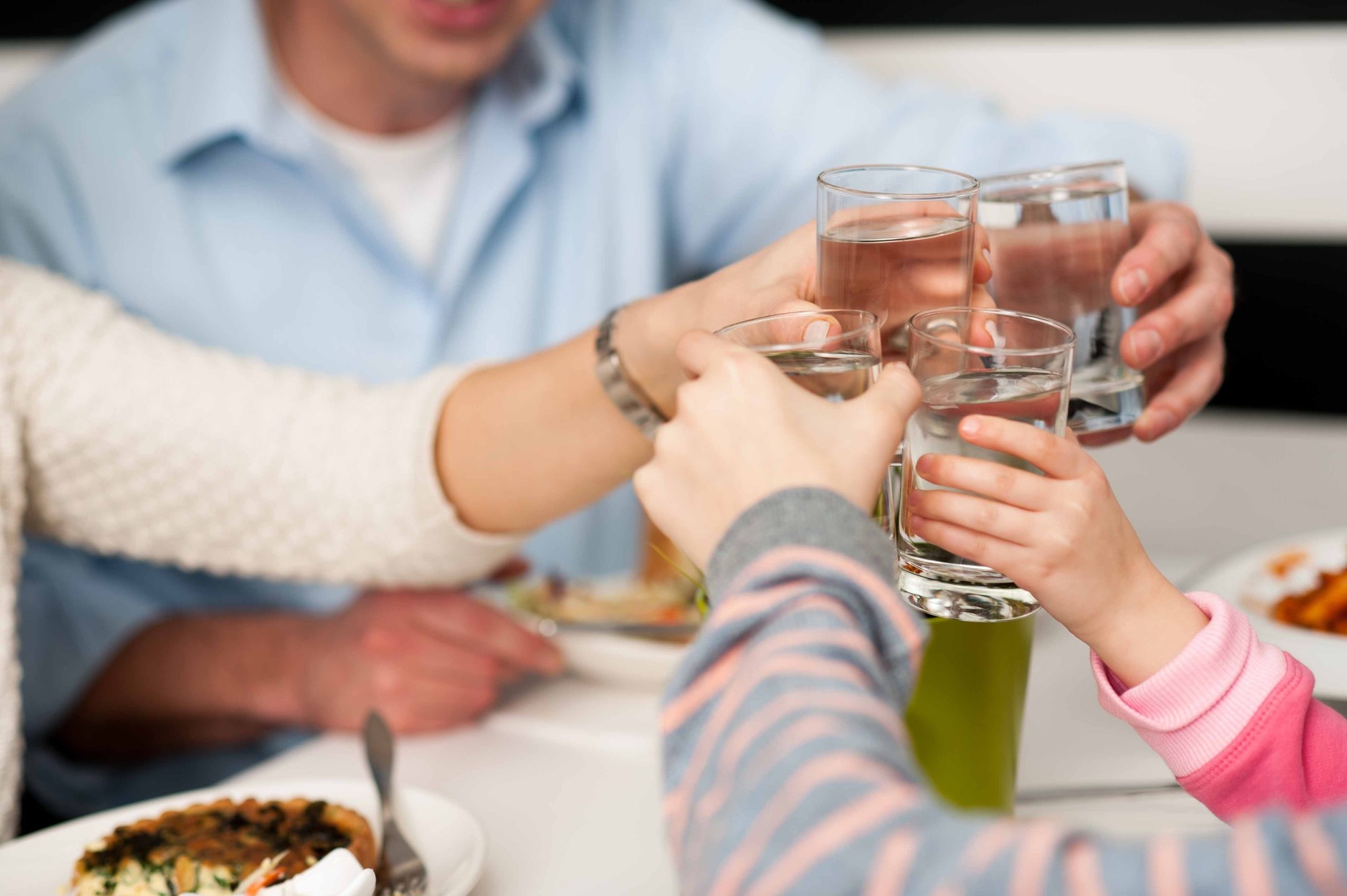 Dispenser acqua: l'acqua di rubinetto microfiltrata fa bene a tutta la  famiglia 